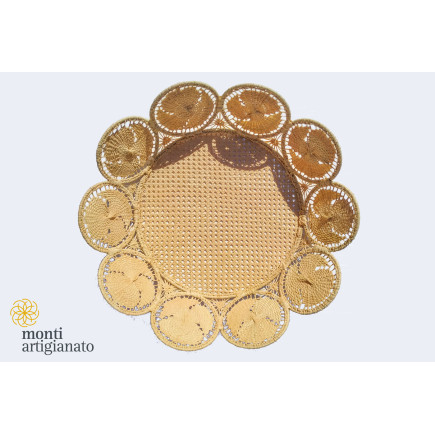Round raffia tray