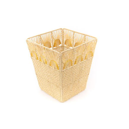 Square raffia vase holder