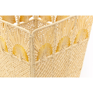 Square raffia vase holder