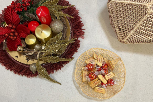 What to Give for Christmas? A Handcrafted Raffia Basket!